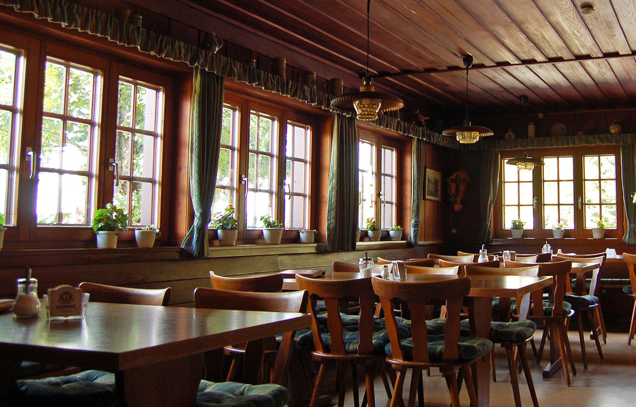Blick in den Gastraum des Berggasthauses Krunkelbach-Hütte im Bernauer Hochtal. Foto Heike Budig Blick in den Gastraum des Berggasthauses Krunkelbach-Hütte im Bernauer Hochtal. Foto Heike Budig